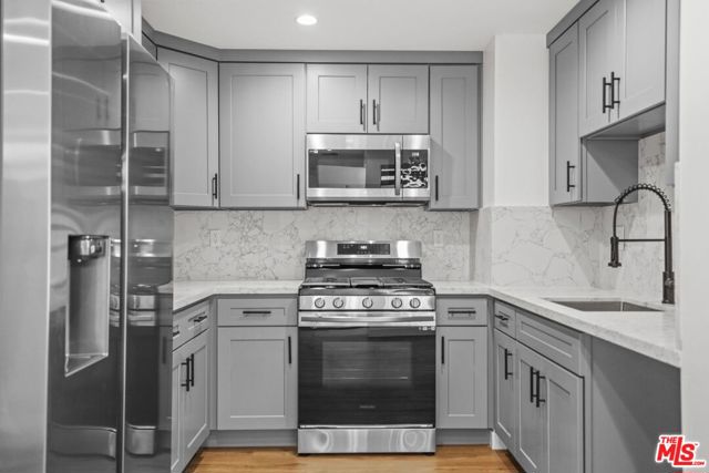 2001 Penmar Avenue, Venice CA: https://media.crmls.org/mediaz/6650c417-6264-478e-bb7b-516ea023a465.jpg
