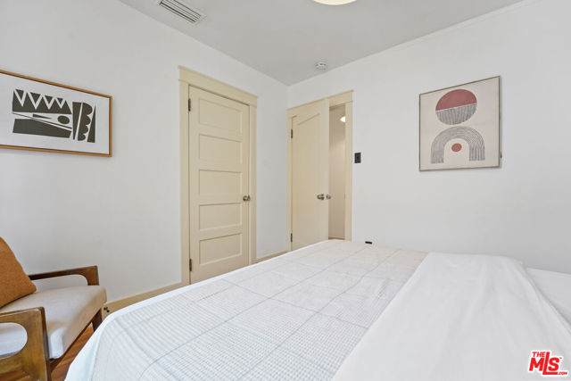 2843 Virginia Road, Los Angeles CA: https://media.crmls.org/mediaz/6650e2d4-bb35-46a2-a681-e1cb94e3f6d7.jpg