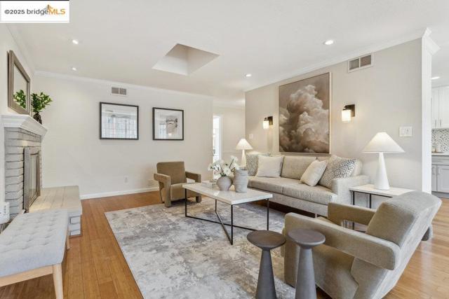 3308 Ahern CT, Richmond CA: https://media.crmls.org/mediaz/66513c27-5758-470c-b823-95fbee5c9546.jpg