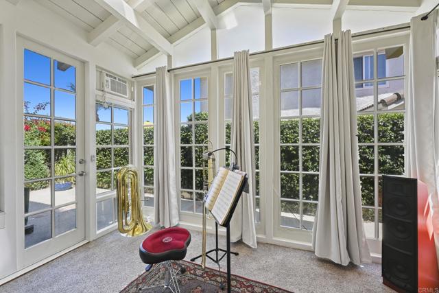 Detail Gallery Image 5 of 59 For 825 Robert Ln, Encinitas,  CA 92024 - 4 Beds | 3 Baths