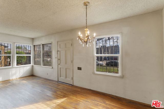 4030 Boise Avenue, Los Angeles CA: https://media.crmls.org/mediaz/6652d777-2813-43d3-b6fa-476f255b7e7d.jpg