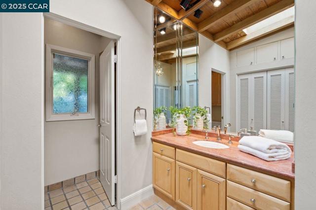 23 Lost Valley Dr, Orinda CA: https://media.crmls.org/mediaz/66531e8d-ca8a-4efc-8a0e-810d4249a1a6.jpg