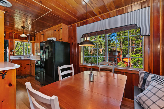 300 E Aeroplane Boulevard, Big Bear CA: https://media.crmls.org/mediaz/66537fbf-c074-4632-9084-1e9a89cd4f5b.jpg
