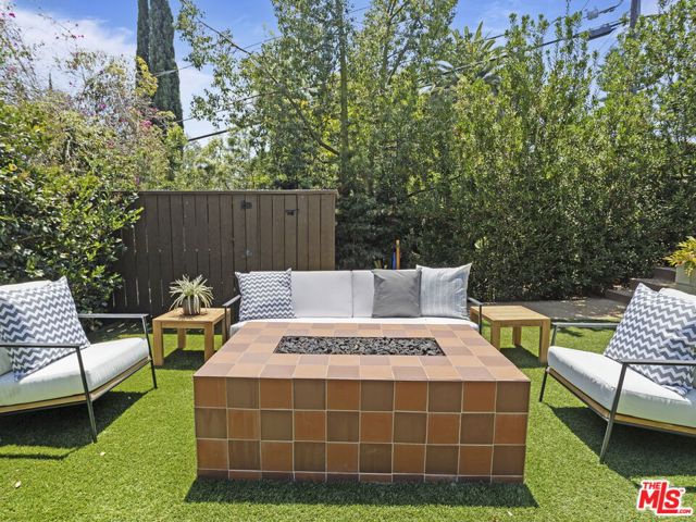 2304 Vestal Avenue, Los Angeles CA: https://media.crmls.org/mediaz/66541a57-1eee-4576-ae5f-9e8ebd10b31f.jpg