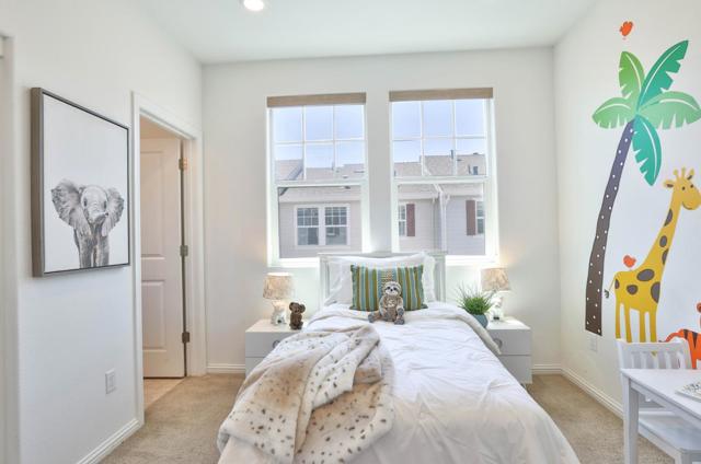 3917 Pyramid Way, Mountain View CA: https://media.crmls.org/mediaz/66541f81-1513-470a-be67-2405316b0bc8.jpg