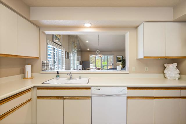 688 Vista Lago N Circle, Palm Desert CA: https://media.crmls.org/mediaz/6654cabd-2e5f-4af8-80b5-e5086be51d10.jpg