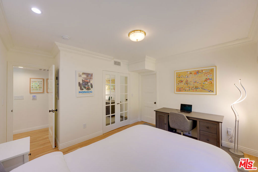 https://media.crmls.org/mediaz/6654e444-e4fd-4349-b39a-368866401040.jpg?preset=X-Large