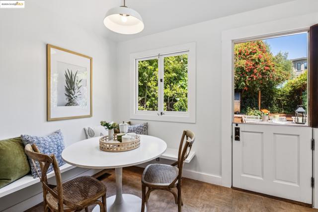 3019 Benvenue Ave, Berkeley CA: https://media.crmls.org/mediaz/66551212-bfa8-48aa-b119-8fa061c167ce.jpg