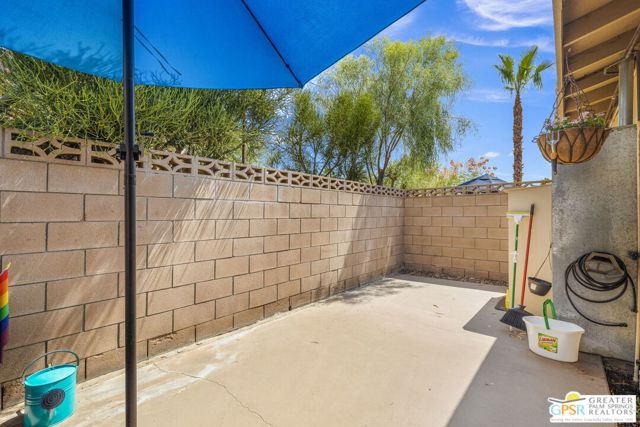 587 S Calle Ajo, Palm Springs CA: https://media.crmls.org/mediaz/665678e5-5262-4608-9436-751517c1b674.jpg