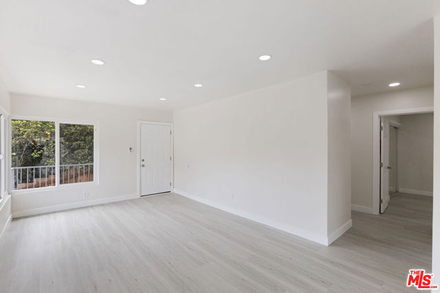 7127 Ramsgate Avenue, Los Angeles CA: https://media.crmls.org/mediaz/6656af23-1eaf-48a9-9dae-2a15f00a507f.jpg