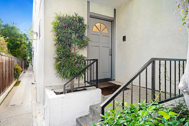 Detail Gallery Image 16 of 17 For 394 S Los Robles Ave #2,  Pasadena,  CA 91101 - 2 Beds | 3 Baths