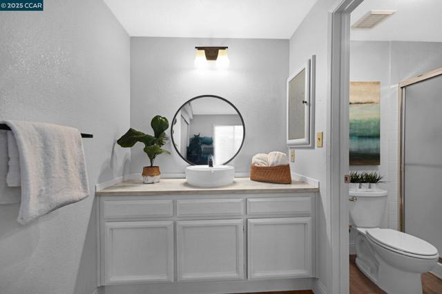 2140 Eastview Pl, Martinez CA: https://media.crmls.org/mediaz/66583ae2-c740-4b86-8fb8-5cd2f3b0d358.jpg