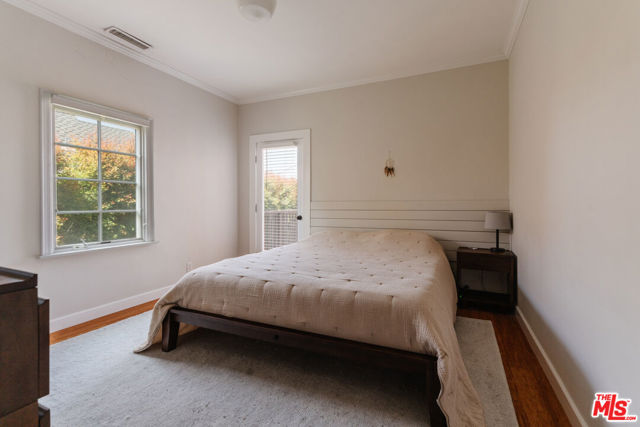 831 S Stanley Avenue, Los Angeles CA: https://media.crmls.org/mediaz/66587086-4143-4829-84c7-a1ead477aaa8.jpg