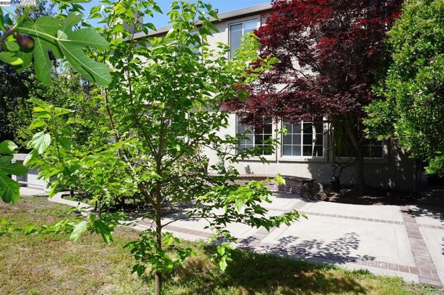 30278 Willowbrook Rd, Hayward CA: https://media.crmls.org/mediaz/66590e2d-db5d-4145-9880-a07899a03047.jpg