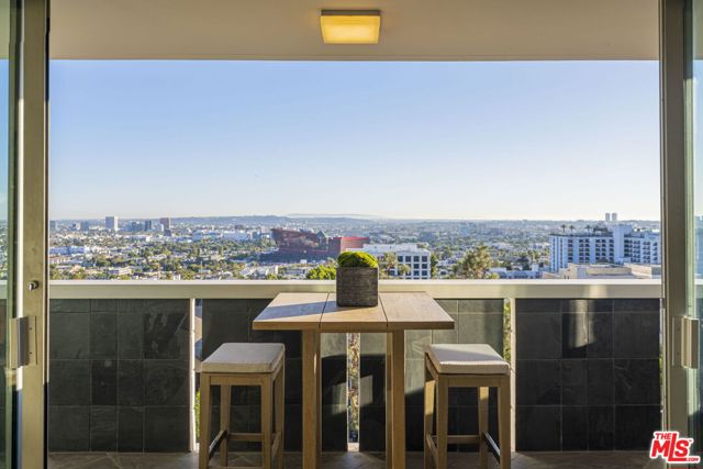 8787 Shoreham Drive, West Hollywood CA: https://media.crmls.org/mediaz/66598442-71f5-439c-b657-cc4ac27eb543.jpg
