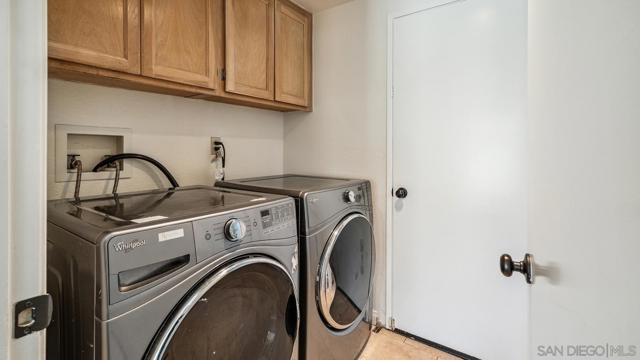 27468 Rosebay Ct, Temecula CA: https://media.crmls.org/mediaz/665a82de-7fef-4f36-a996-4eb5a4c1893e.jpg