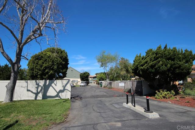 318 Juniper Avenue, Carlsbad CA: https://media.crmls.org/mediaz/665a8c04-a4b7-4071-a1b0-54614d99d101.jpg