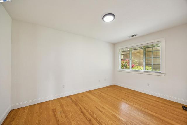 628 Saint Mary St, Pleasanton CA: https://media.crmls.org/mediaz/665ac307-003d-42db-befc-d34ab3c33abd.jpg