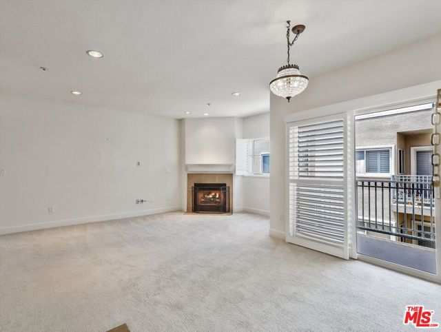 937 12th Street, Santa Monica CA: https://media.crmls.org/mediaz/665adf75-2c94-4761-8860-98a49f0f58e3.jpg