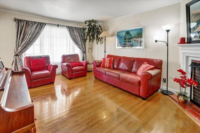 333 Elliot Street, San Francisco CA: https://media.crmls.org/mediaz/665b2e33-03dc-4bac-8287-4eafcd7e8386.jpg