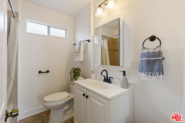6043 Madden Avenue, Los Angeles CA: https://media.crmls.org/mediaz/665c4496-bb32-4ae8-84b6-7f2bb97adafd.jpg