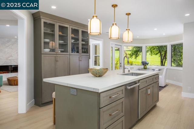644 Terra Calif Dr, Walnut Creek CA: https://media.crmls.org/mediaz/665c64c5-1110-4edf-bbbe-560b60e20cc9.jpg