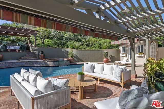 1305 Duende Lane, Pacific Palisades CA: https://media.crmls.org/mediaz/665c8a6a-d9ca-4e8c-8227-75c2da48c6d6.jpg