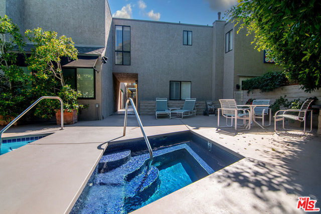 1621 Hilts Avenue, Los Angeles CA: https://media.crmls.org/mediaz/665ca304-3031-43ea-98be-22d66bfe7568.jpg