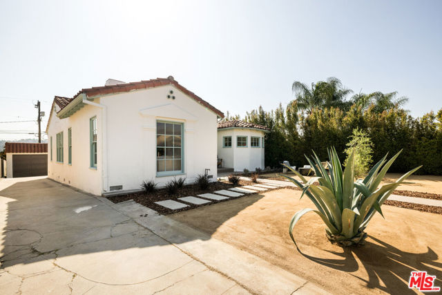 2426 W Avenue 30, Los Angeles CA: https://media.crmls.org/mediaz/665e9689-036a-4b82-999e-694843d40fb8.jpg