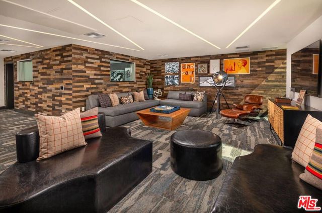 1101 N Main Street, Los Angeles CA: https://media.crmls.org/mediaz/665ea7ea-4471-4e2c-a722-8486fd2f831a.jpg