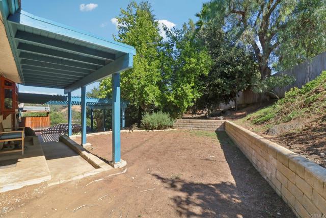 1921 Via Corina, Alpine CA: https://media.crmls.org/mediaz/665ec22e-2339-4775-aed3-1291afe468e5.jpg