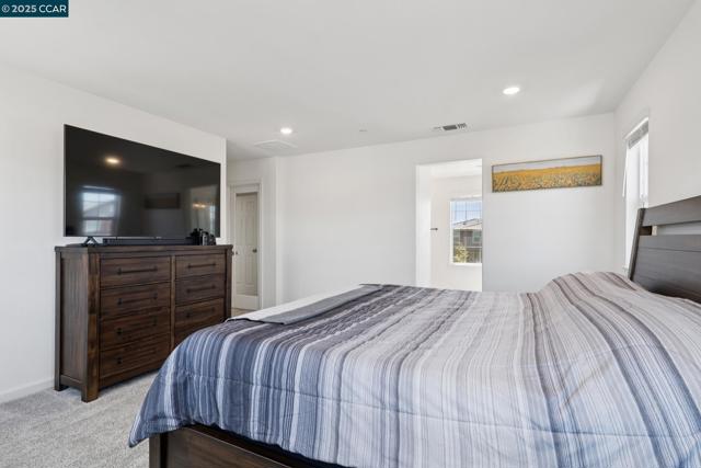 5013 Shefford Ct, Vacaville CA: https://media.crmls.org/mediaz/665f4c87-f40e-43e8-bf7f-37c88504f8ec.jpg