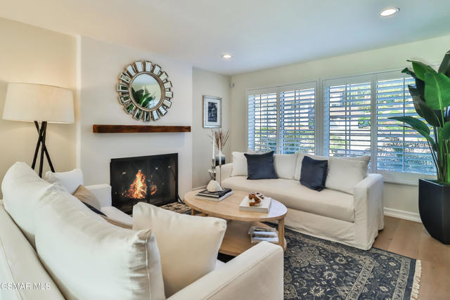 2328 Otono Circle, Thousand Oaks CA: https://media.crmls.org/mediaz/665f60d5-6490-4ab6-ad13-6aa42cc536d8.jpg