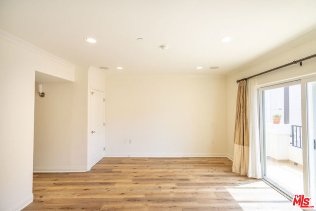 1529 S BEVERLY Drive, Los Angeles CA: https://media.crmls.org/mediaz/665f68c5-ccce-4149-97f0-a2fdad6ea044.jpg