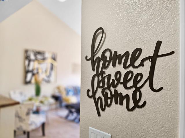 39219 Guardino Dr, Fremont CA: https://media.crmls.org/mediaz/665f9690-ae55-48fc-8033-dcb1bca6f25a.jpg