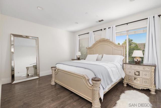 10237 Paseo De Linda, San Diego CA: https://media.crmls.org/mediaz/6660ac83-93f0-43de-b634-b29bf2ade1fc.jpg