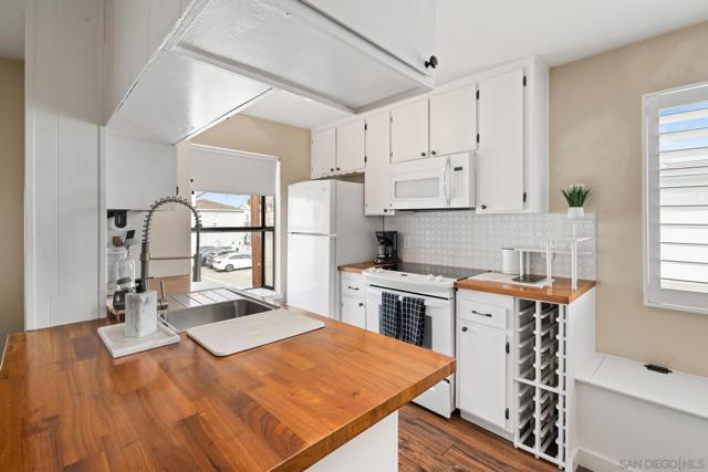 4521 Hawley Blvd, San Diego CA: https://media.crmls.org/mediaz/6660b081-8f39-41c1-9dab-c76f77b8afbf.jpg