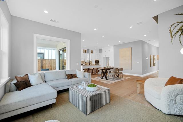 257 Haleena Place, Walnut Creek CA: https://media.crmls.org/mediaz/66611f30-338f-4bd8-82d3-3ced9cebb8ab.jpg