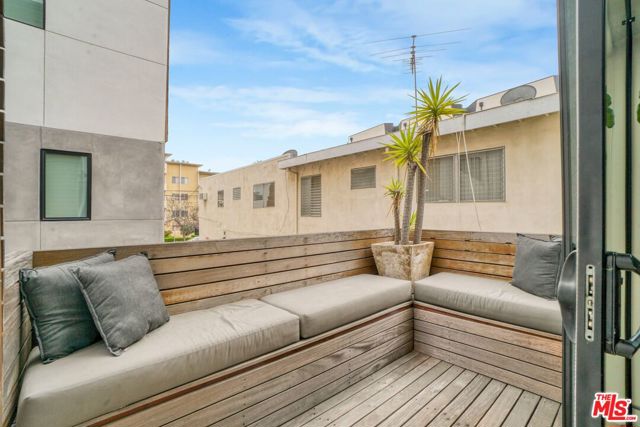 1335 N Fuller Avenue, Los Angeles CA: https://media.crmls.org/mediaz/66615f1a-0f48-443b-865f-53c62453abe7.jpg