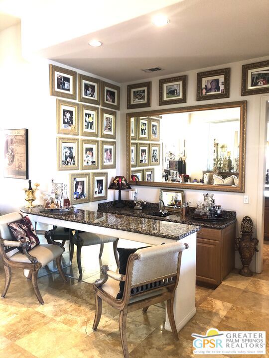 18 Calais Circle, Rancho Mirage CA: https://media.crmls.org/mediaz/66617c12-ff7d-4ce0-aba6-d5db88bcd0d3.jpg