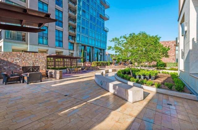 645 Front St, San Diego CA: https://media.crmls.org/mediaz/66617c77-bfc5-40c4-bb79-55b33365e3c5.jpg