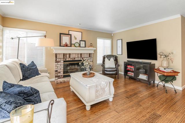 4452 Pronghorn Ct, Antioch CA: https://media.crmls.org/mediaz/6661bdfd-2e91-4be5-afe9-c2271add1383.jpg
