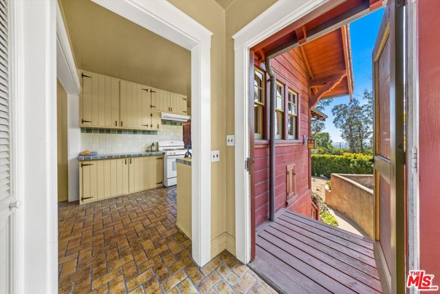 1060 Tremonto Road, Santa Barbara CA: https://media.crmls.org/mediaz/6661d67c-6b9a-4913-a3aa-d7a41589e1bb.jpg