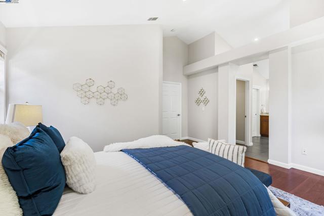 5373 Shamrock Cmn, Fremont CA: https://media.crmls.org/mediaz/6661fac0-e5f2-4380-9535-c903f6c32bcc.jpg