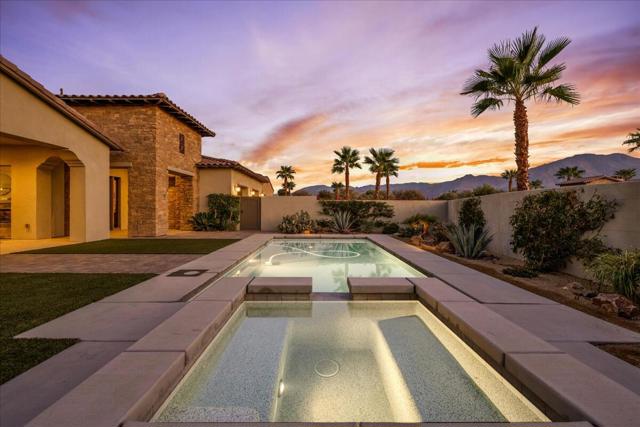 55120 Autumn Valley Court, La Quinta CA: https://media.crmls.org/mediaz/66621863-0573-414a-8f29-b7c196fb72e3.jpg
