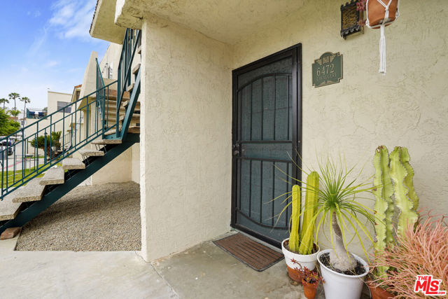 6472 Cavalleri Road, Malibu CA: https://media.crmls.org/mediaz/66623d88-e5e2-4ee0-9c67-f60e41a9d44f.jpg