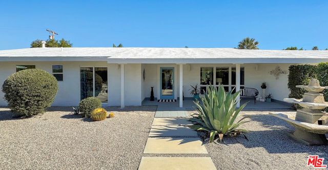2235 E Paseo Gracia, Palm Springs CA: https://media.crmls.org/mediaz/6662bf31-4856-451f-9b91-cdaa3e40f5bb.jpg