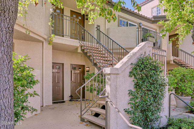 24145 Del Monte Drive, Valencia CA: https://media.crmls.org/mediaz/66640c8d-c08b-47a5-a71c-d9bd86e0eda4.jpg