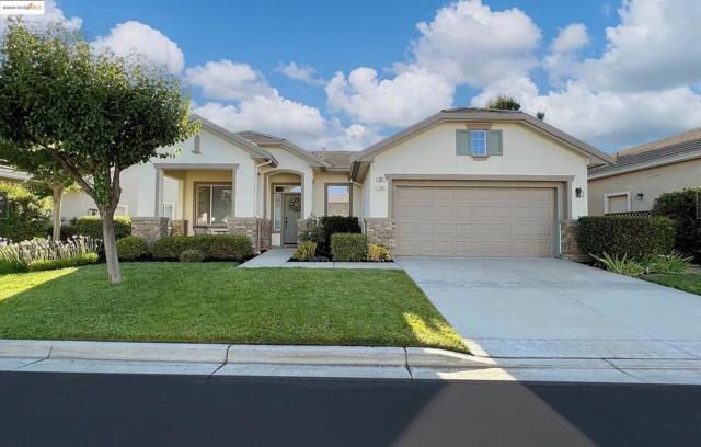 231 Upton Pyne Dr, Brentwood CA: https://media.crmls.org/mediaz/66640f86-f14d-439b-af15-7caad2fd7ed8.jpg