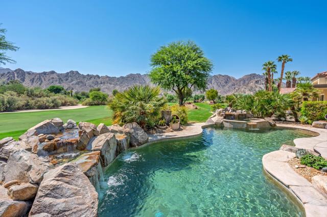 57205 Merion, La Quinta CA: https://media.crmls.org/mediaz/666421df-dd84-48e7-967d-36567f309fd4.jpg